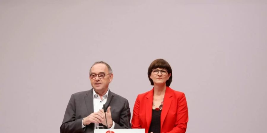 SPD-Chefs Walter-Borjans (r.) und Esken