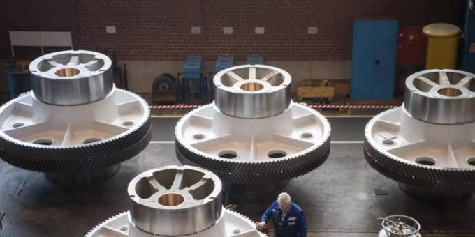 Die mittelständisch geprägte Maschinenbaubranche ist weiterhin grösster industrieller Arbeitgeber in Deutschland mit mehr als einer Million Mitarbeitern. Foto: Marijan Murat/dpa Maschinenbau, Industriezweig