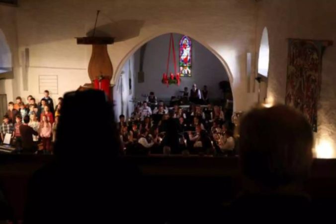 Von christliche Feierlichkeiten wie dem Adventssingen können sich Kinder aus religiösen Gründen dispensieren lassen.