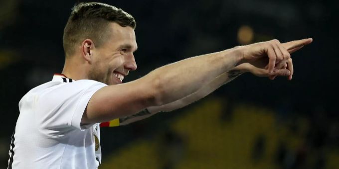 Lukas Podolski im Dress der deutschen Nationalmannschaft im Spiel gegen England im Jahr 2017. Lukas Podolski Bundesliga
