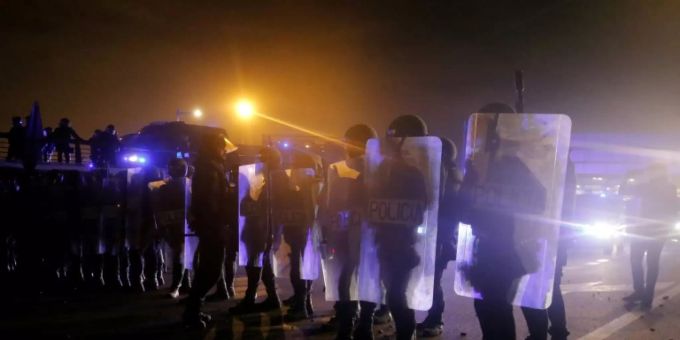 Polizisten am Flughafen von Barcelona Polizisten am Flughafen von Barcelona