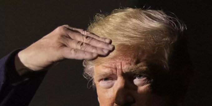 US-Präsident Donald Trump soll sich im Wahlkampf 2016 für E-Mails der Demokraten im Besitz von Wikileaks interessiert haben. Foto: Manuel Balce Ceneta/AP/dpa US-Präsident Donald Trump soll sich im Wahlkampf 2016 für E-Mails der Demokraten im Besitz von Wikileaks interessiert haben. Foto: Manuel Balce Ceneta/AP/dpa
