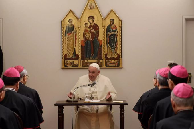 Papst Franziskus trifft sich mit den Bischöfen in der Apostolischen Nuntiatur in Tokio. Papst Franziskus in Japan