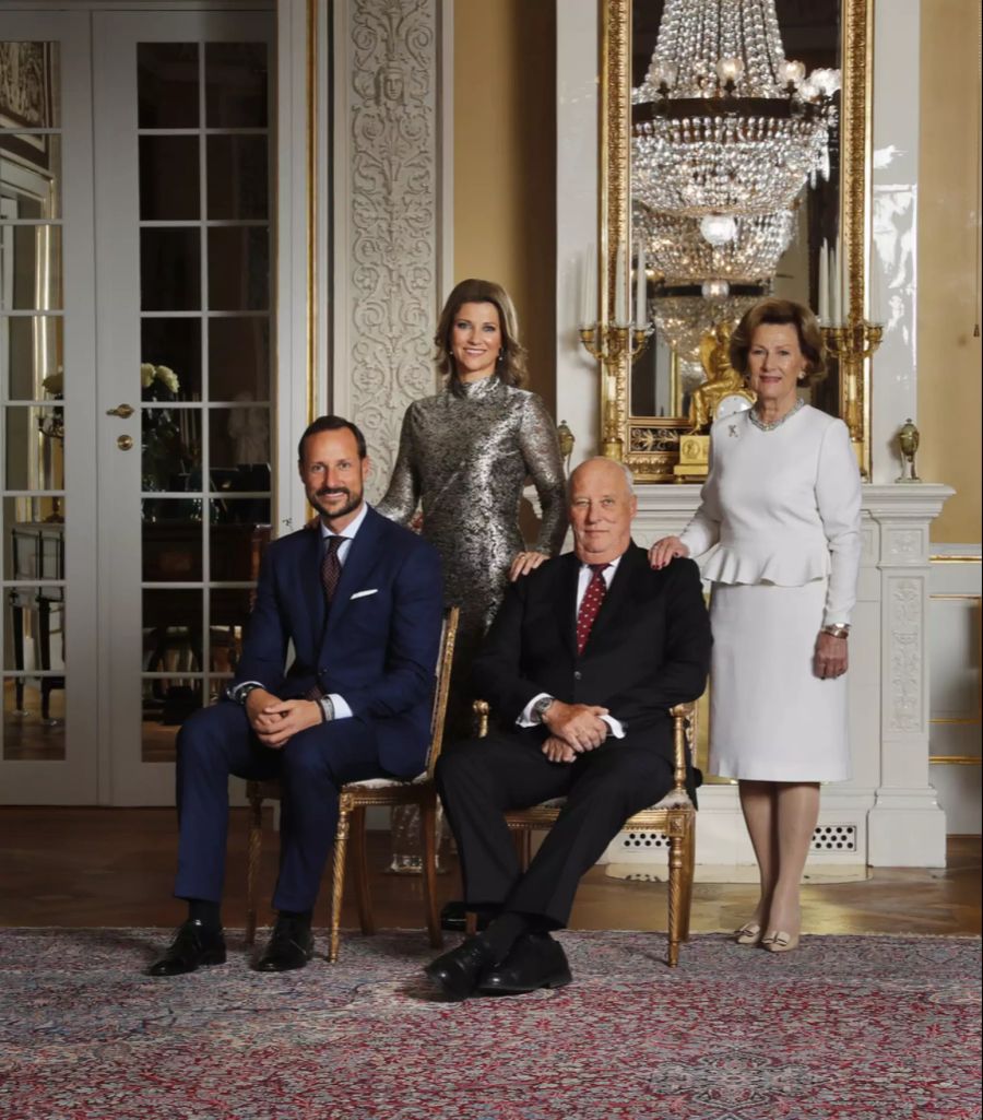 Die royale Familie von Norwegen posiert ohne Märtha Louises Schamanen-Freund.