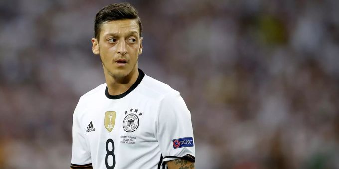 Mesut Özil spricht erstmals über seinen umstrittenen Rücktritt aus der deutschen Nationalmannschaft. Mesut Özil
