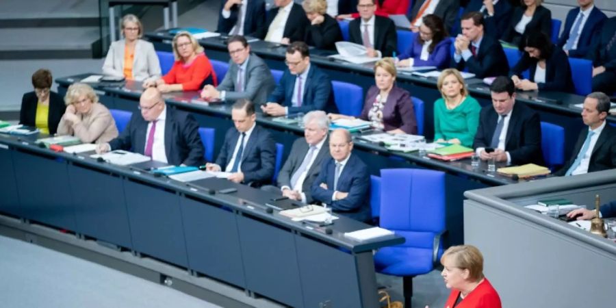 Merkel und ihr Kabinett im Bundestag