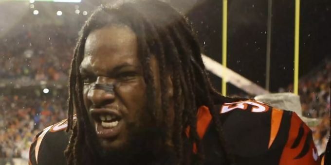 Wurde wegen eines heftigen Kopfstosses von der NFL gesperrt: Vontaze Burfict. Foto (Archiv): Mark Lyons Foto: Mark Lyons Wurde wegen eines heftigen Kopfstosses von der NFL gesperrt: Vontaze Burfict. Foto (Archiv): Mark Lyons Foto: Mark Lyons