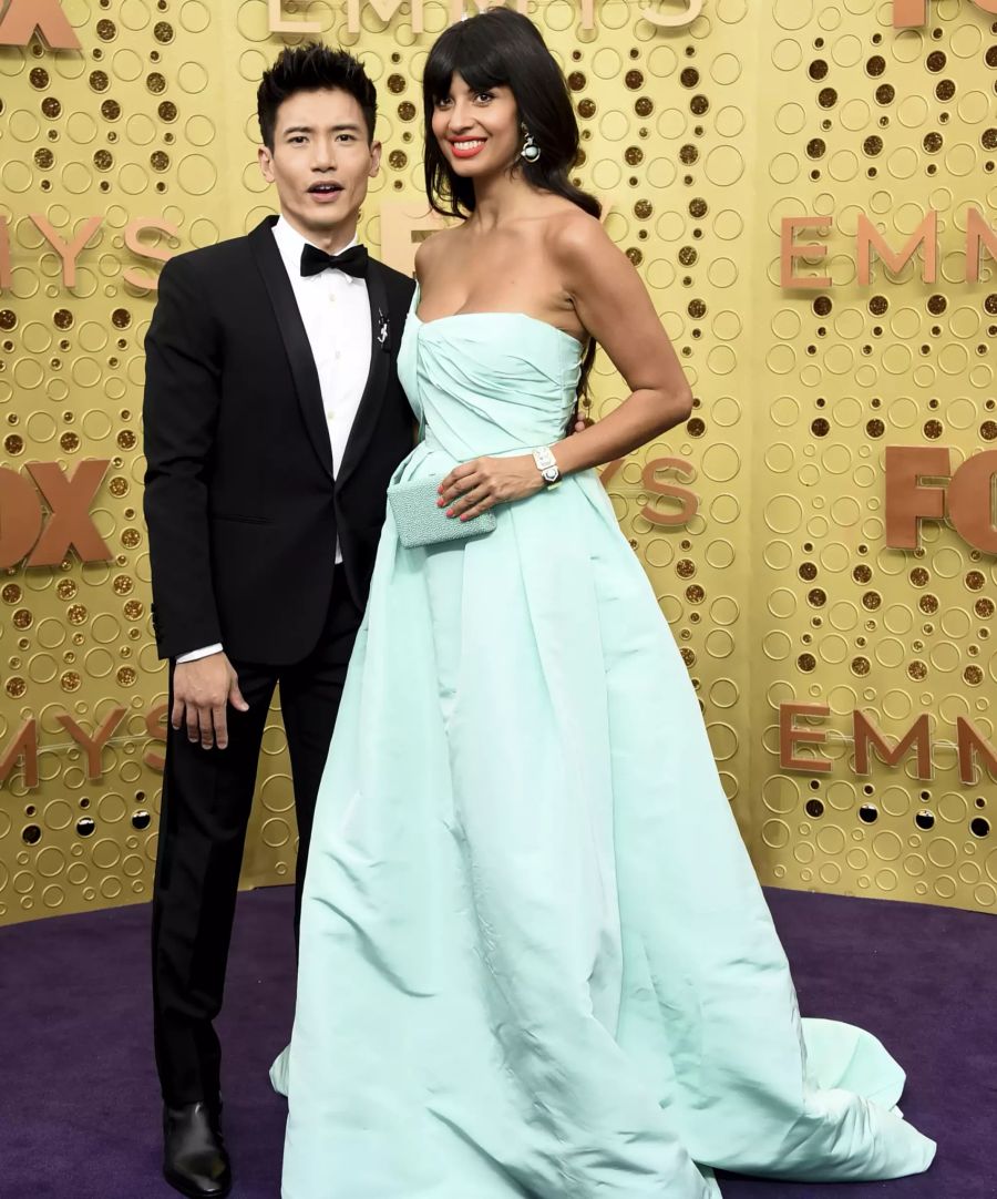 Schauspieler Manny Jacinto (l.) und Moderatorin Jameela Jamil.