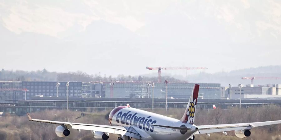 Ein A340-Flugzeug der Swiss-Schwestergesellschaft Edelweiss brachte am Sonntag in Australien gestrandete Schweizer zurück nach Zürich. (Symbolbild)