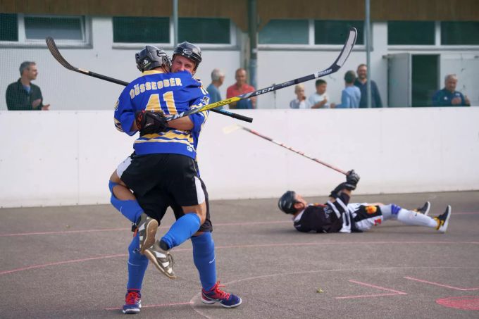 Im Spitzenspiel der 1. Liga gegen Phoenix Hägendorf schiesst Michael Schwaller auf Pass von Kenny Dössegger den 4:5 Anschlusstreffer. Seetal Admirals