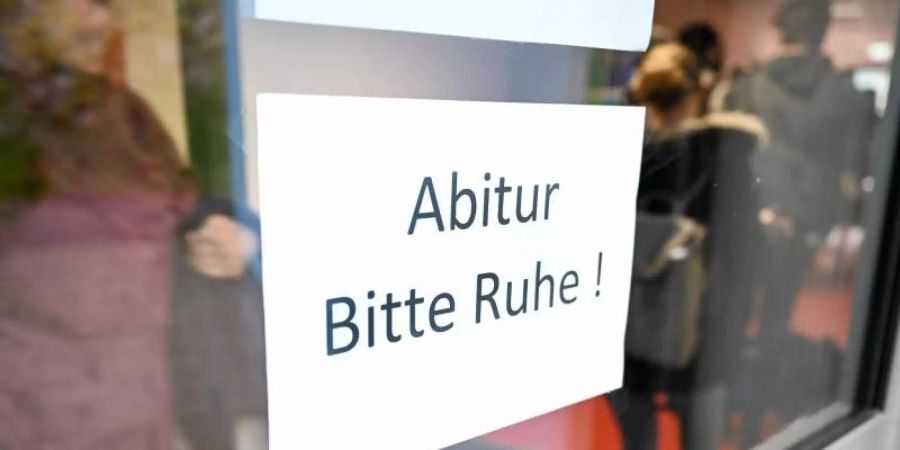 Laut den Kultusministern der Länder sollen Abiturprüfungen in ganz Deutschland stattfinden. Foto: Felix Kästle/dpa