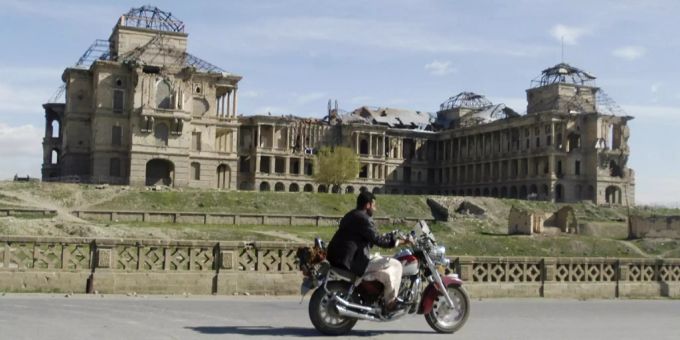 In der afghanischen Stadt Kabul ist Motorradfahren ab sofort verboten. Dies ist eine Massnahme im Kampf gegen die zahlreichen Anschläge, welche in Kabul stattfinden. kabul motorrad