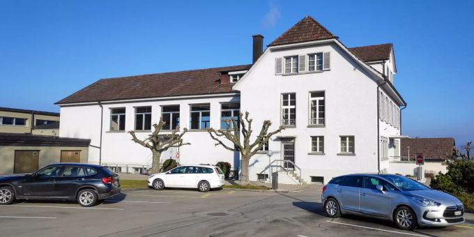 Gemeindehaus in Burg. Gemeindehaus in Burg.
