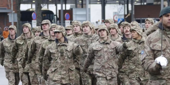 Britische Nato-Soldaten an der Gedenkfeier zum Frieden von Tartu in Estland. estland