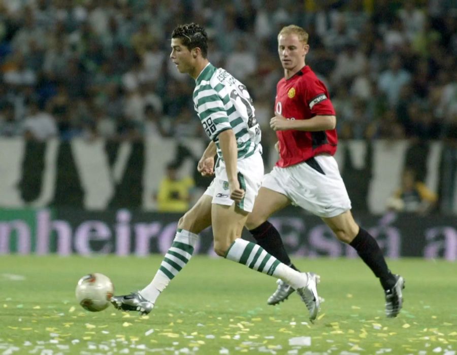 Im August 2003 spielt Ronaldo in einem Freundschaftsspiel gegen Manchester United.