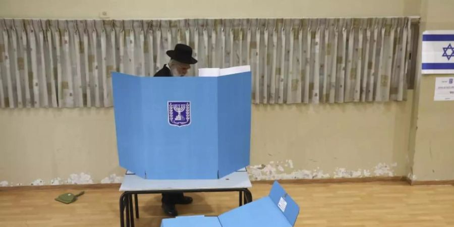 Rund 6,5 Millionen Wahlberechtigte sind in Israel aufgerufen, die 120 Mitglieder der 23. Knesset in Jerusalem zu bestimmen. Foto: Oded Balilty/AP/dpa