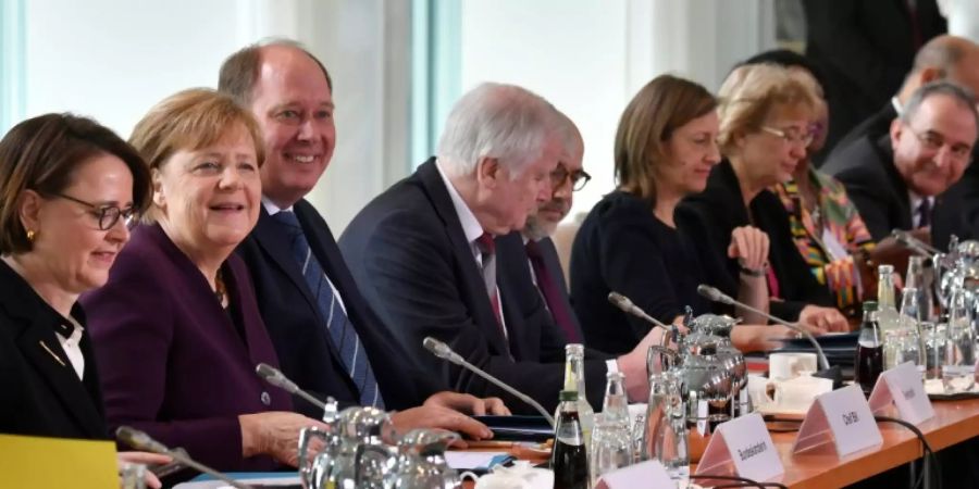 Widmann-Mauz, Merkel und Seehofer im Kanzleramt