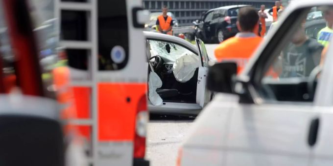 Weil sie keine Lust auf Stau hatten, wechselten zehn Fahrer auf der deutschen Autobahn A560 einfach die Richtung. (Symbolbild) Geisterfahrer Sankt Augustin