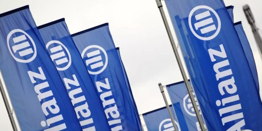 Der Versicherungskonzerns Allianz will beim Management sparen und Hierarchie-Ebenen abbauen. Foto: Andreas Gebert/dpa