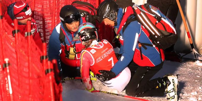 Viktoria Rebensburg nach ihrem Sturz in Garmisch-Partenkirchen. Viktoria Rebensburg Sofia Goggia