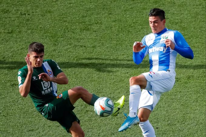 Jonathan Silva (rechts) von Leganes im Spiel gegen Espanyol. Ist Roger Assalé von YB bald sein Teamkollege? YB