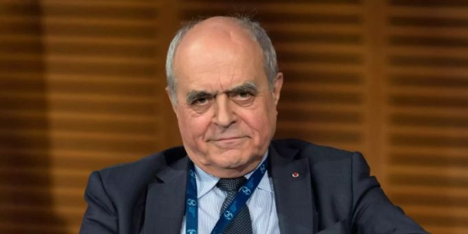 Alain Juillet moderiert künftig Sendung bei RT in Frankreich Alain Juillet moderiert künftig Sendung bei RT in Frankreich