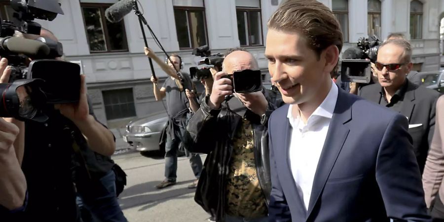 Der österreichische Regierungschef Sebastian Kurz setzt sich für den Einsatz des Mundschutzes zur Bekämpfung der Coronavirus-Pandemie ein. (Archivbild)