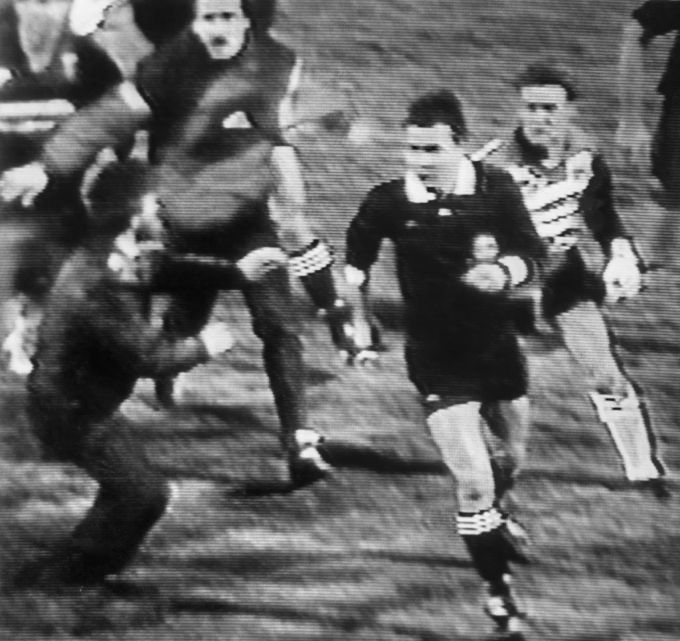 Schiedsrichter Bruno Klötzli wurde nach dem Spiel richtig gejagt. Super League Klötzli