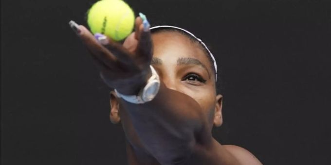 Hatte am Eröffnungstag der Australian Open keine Probleme mit der Luft: Serena Williams in Aktion. Foto: Lee Jin-Man/AP/dpa Hatte am Eröffnungstag der Australian Open keine Probleme mit der Luft: Serena Williams in Aktion. Foto: Lee Jin-Man/AP/dpa