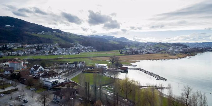 Blick auf die Gemeinde Freienbach im Bezirk March. Blick auf die Gemeinde Freienbach im Bezirk March.