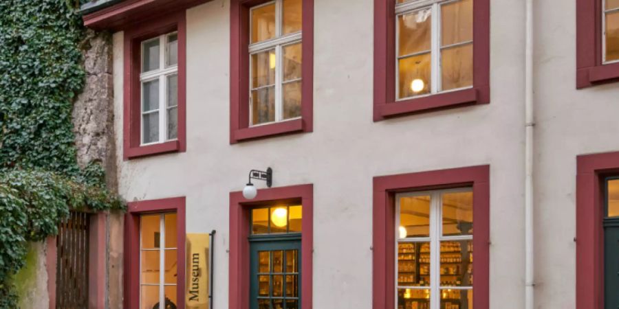 Im Haus «Zum Vorderen Sessel» in der Basler Altstadt hatte einst Paracelsus gewirkt. Heute befindet sich dort das Pharmaziemuseum.