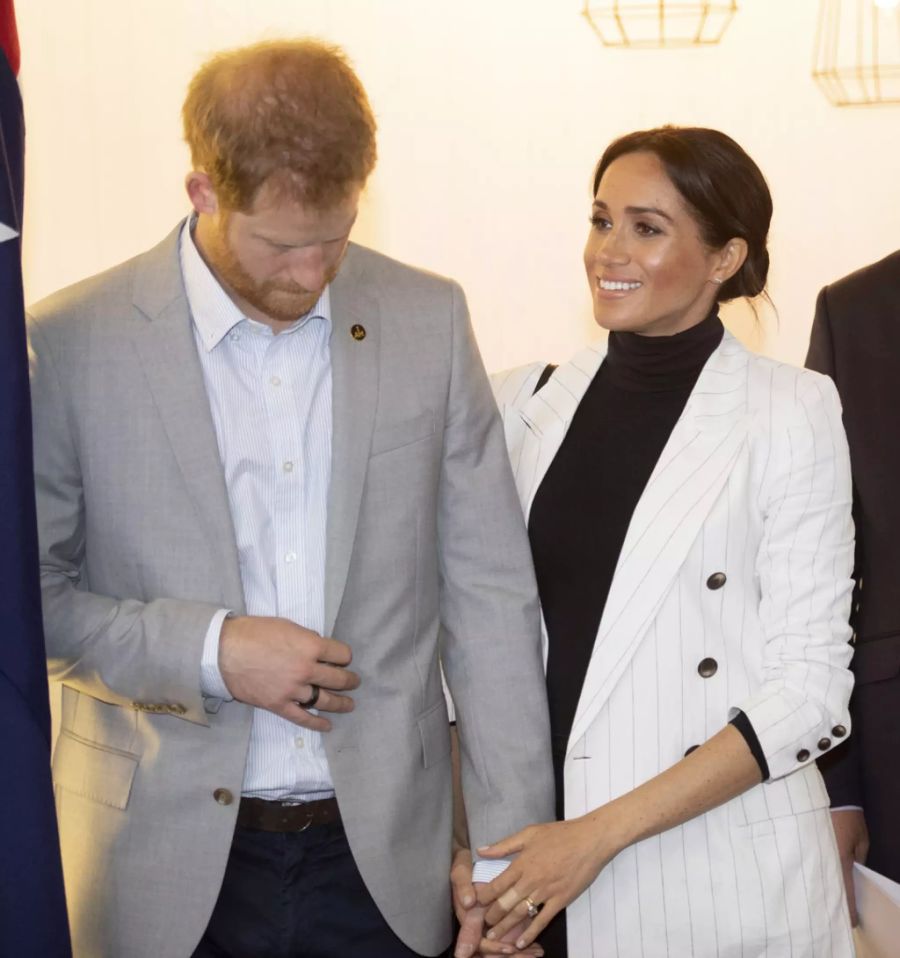 Die Briten sind nicht gut auf Meghan Markle zu sprechen: Der Prinz soll seiner Frau hörig sein.