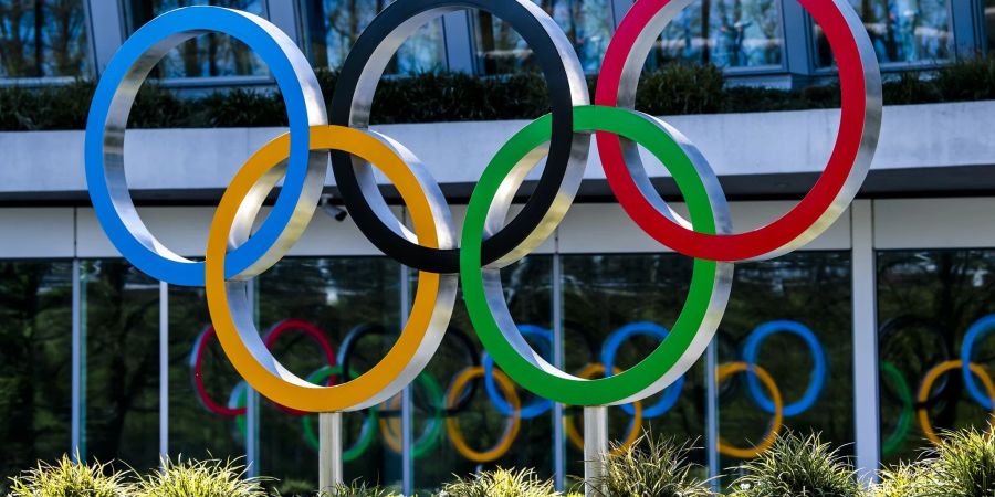 Die Olympischen Ringe am Eingang des IOC in Lausanne.