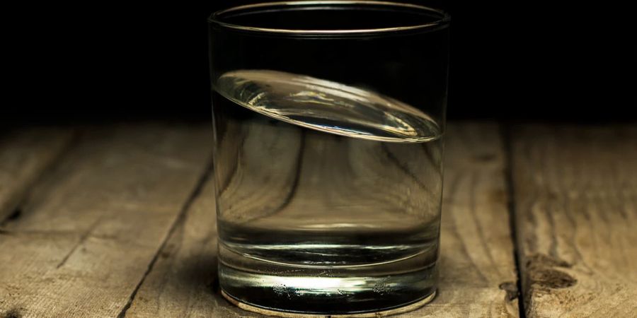 Wasser Glas transparent Holz