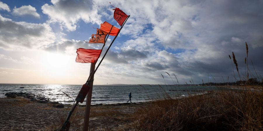Stürmisches Wetter auch an der Ostsee. Das Wochenende wird ungemütlich.