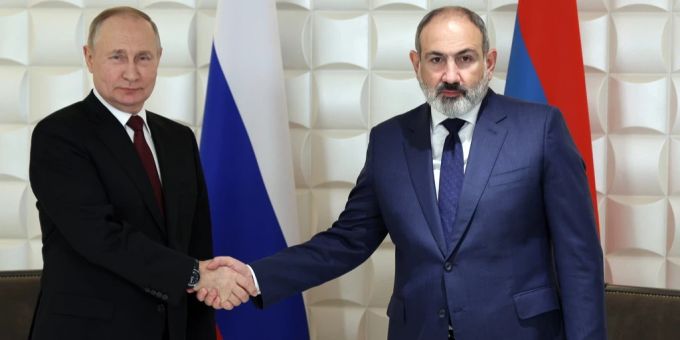 Armeniens Ministerpräsident Nikol Paschinjan entfernt sich von Wladimir Putin. Ukraine Krieg