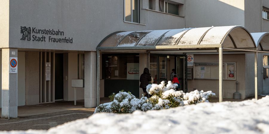 Eingang zur Kunsteisbahn an der Neuhofstrasse 19 in Frauenfeld. - Frauenfeld