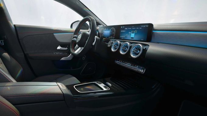 Zwei grosse Screens sind weiter optional, der grosse Medienbildschirm findet sich nun aber in jedem Mercedes-Benz CLA 2023 Mercedes-Benz CLA