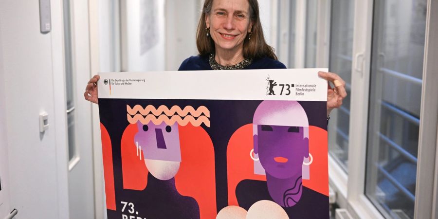 Geschäftsführerin Mariette Rissenbeek mit dem neuen Berlinale-Plakat.