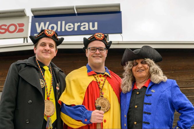 Fidelitaspräsident Beni, Narrenweibel Adrian und Gemeindepräsident Christian.