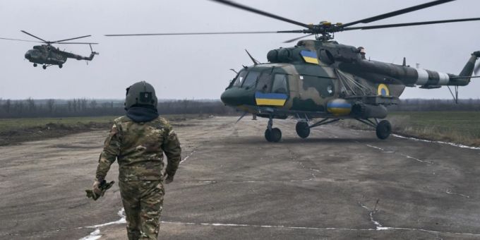 Ein ukrainischer Militärflugplatz in Cherson nahe der Frontlinie. Foto: Libkos/AP/dpa