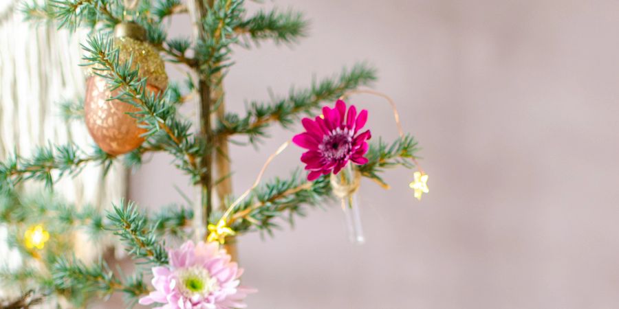 Weihnachtsbaum Deko Blumen Chrysanthemen