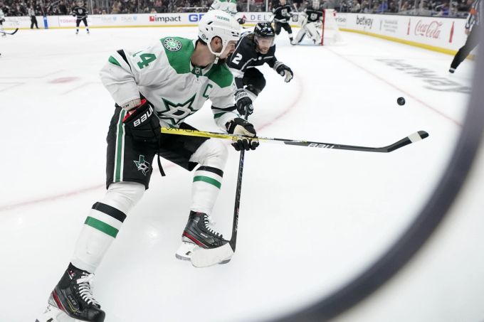 Beim Sieg der LA Kings gegen die Dallas Stars verzeichnet Kevin Fiala in der NHL zwei Assists. Stars Kings NHL