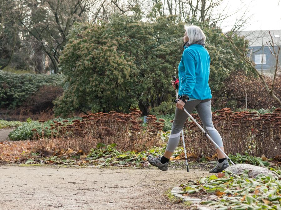 Frau Weg Nordic Walking Stöcke