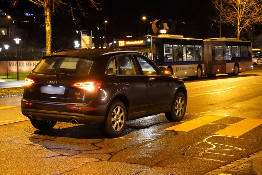 In Volketswil ZH wurde ein Mann von einem Auto angefahren.