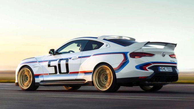 Gerade von hinten ist die Abstammung vom originalen Batmobil 3.0 CSL klar zu erkennen 2022 BMW 3.0 CSL