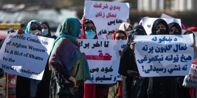 Frauen in Kabul fordern ihre Rechte ein Frauen in Kabul fordern ihre Rechte ein