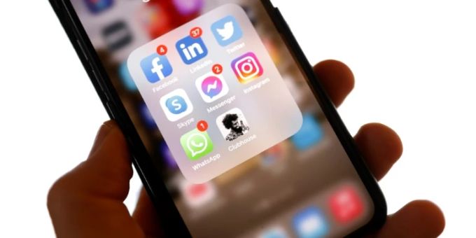 Smartphone mit verschiedenen Anwendungen Smartphone mit verschiedenen Anwendungen