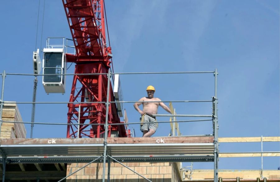 Der Schweizerische Baumeisterverband hält nichts von einer nationalen Lösung bei Hitze. Es brauche individuelle Lösungen. (Symbolbild)