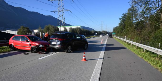 Auffahrunfall auf A13 führt zu Sachschaden. Auffahrunfall auf A13